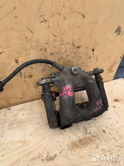 Передний левый суппорт BMW 1-Series E87 E81