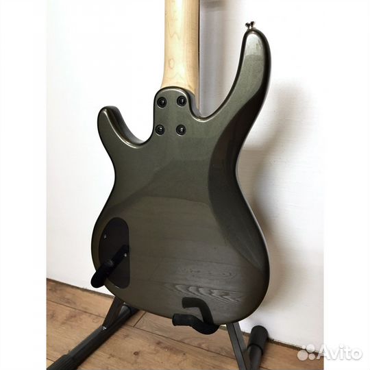 Бас гитара fender squier с челом