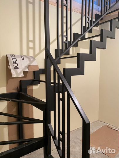 Лестница на металлическом каркасе