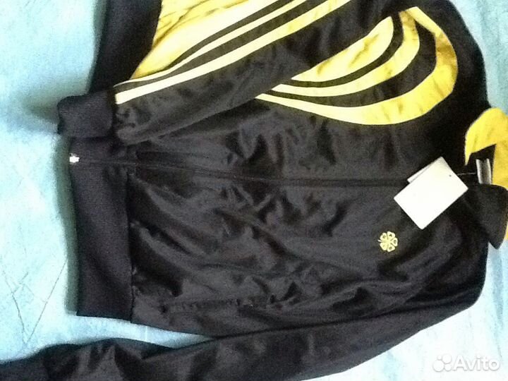 Костюм спортивный