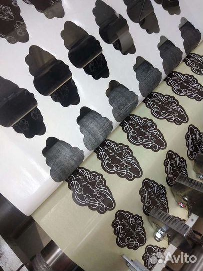 Печать самоклеящихся этикеток и наклеек