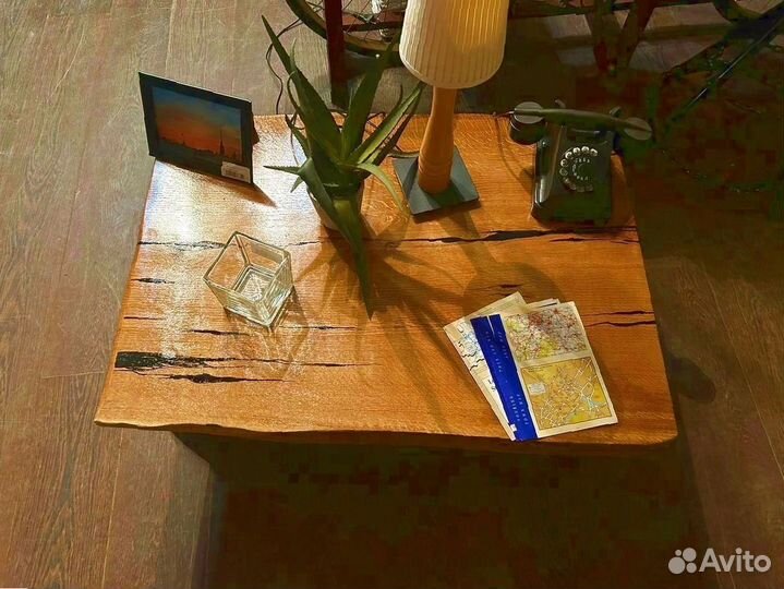 Низкий столик из массива