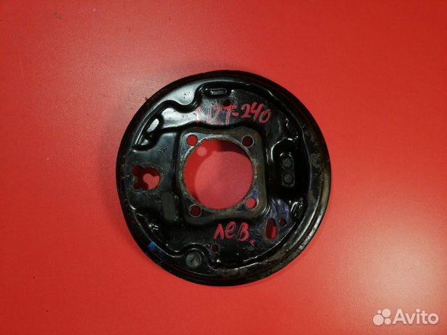 Тормозной щит задний правый Toyota Premio NZT240