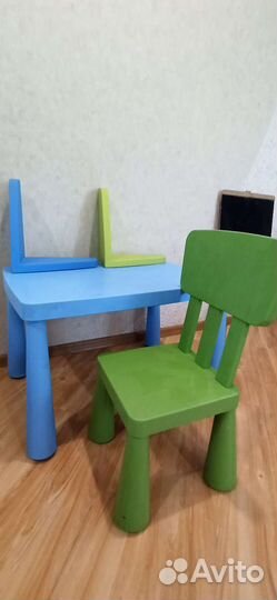 Детский стол IKEA маммут, стул, полки, вешалки