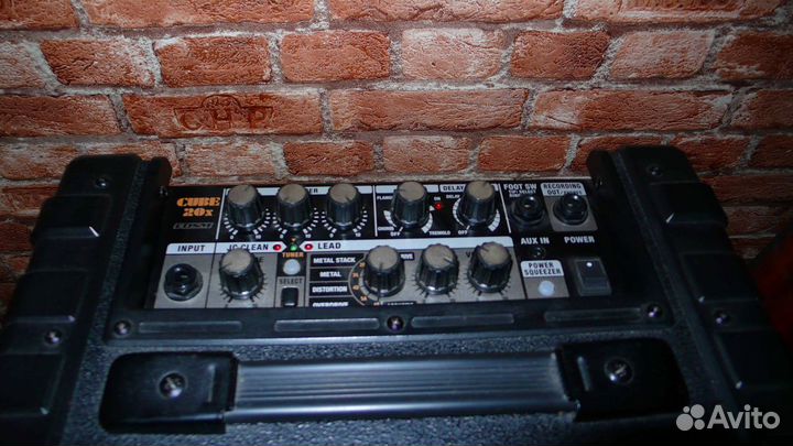 Гитара акустика- fender + комбоусилитель -roland C