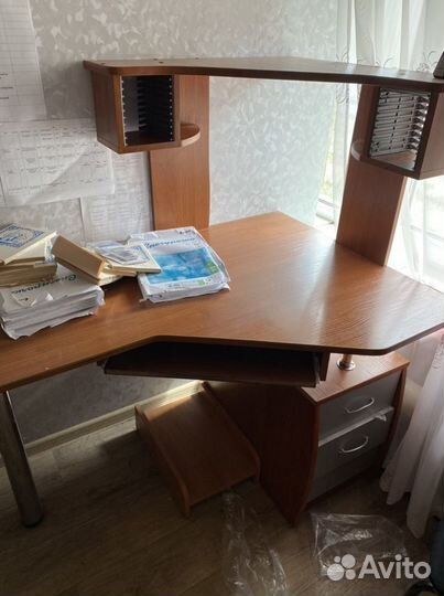 Письменный стол