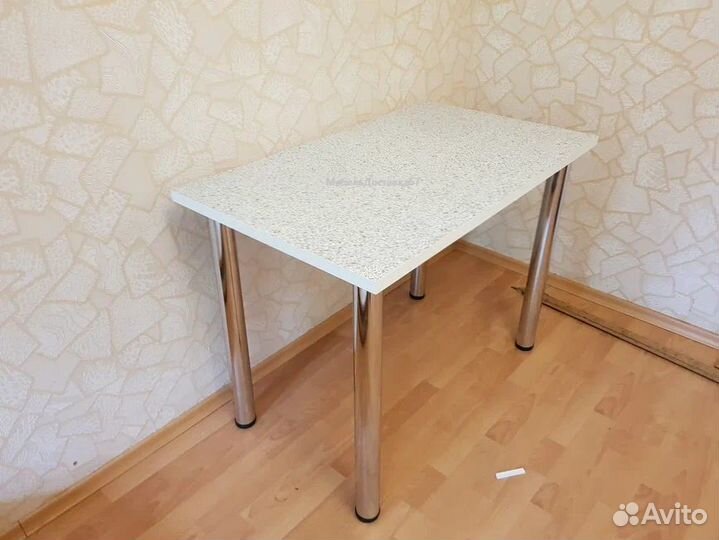 Стол кухонный на металл. опорах (кромка), наличие