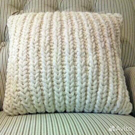Подушка с вязаной наволочкой