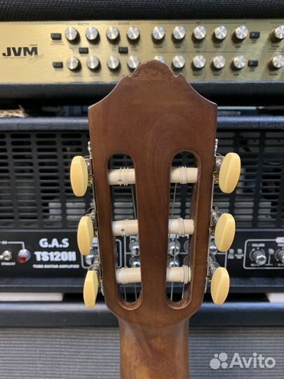 Классическая гитара Yamaha C-40