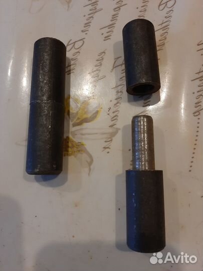 Петли на двери