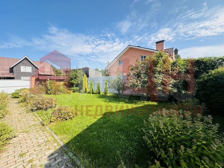 Коттедж 395 м² на участке 10 сот.