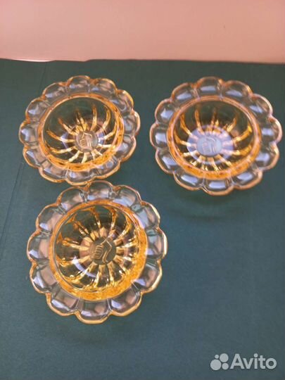 Фужеры, вазочки, жёлтые