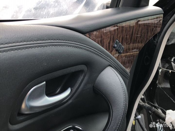 Nissan Patrol Y62 Обшивка передней двери