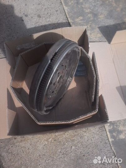 Двухмассовый маховик Фольксваген т5 2010г/в