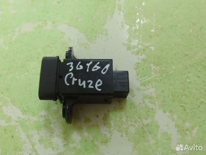 Кнопка аварийной сигнализации Chevrolet Cruze J305