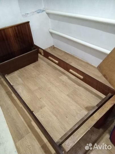 Кровать