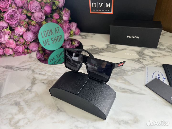Солнечные очки Prada