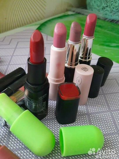 Косметика пакетом помады