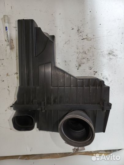 Корпус воздушного фильтра Peugeot 407