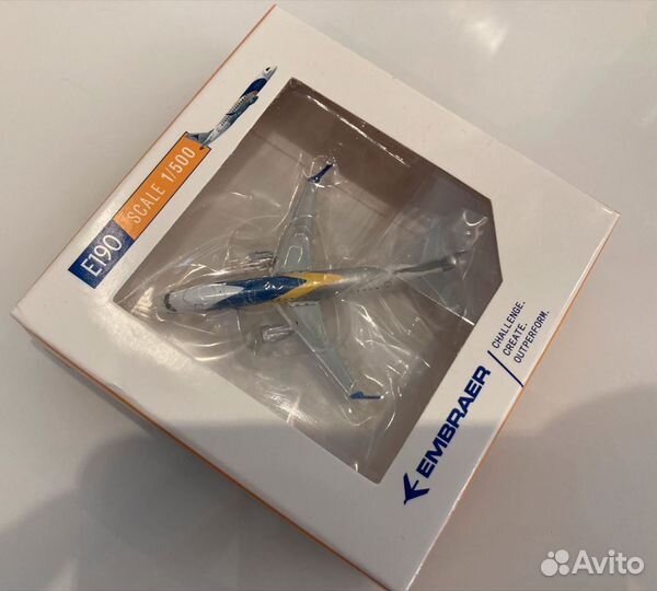 Модель самолета Embraer E190 от herpa