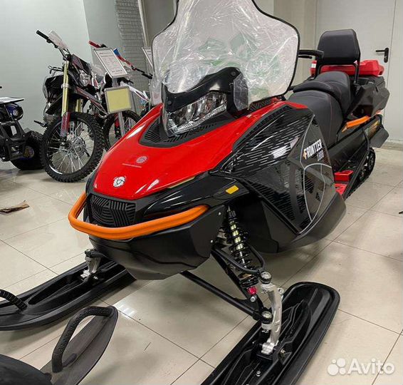 Снегоход Frontier 1000, красный