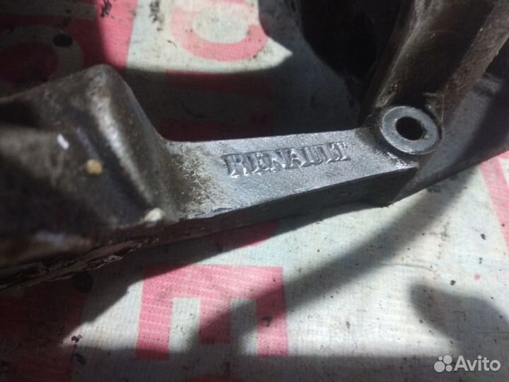 Коллектор впускной Рено Сценик 1