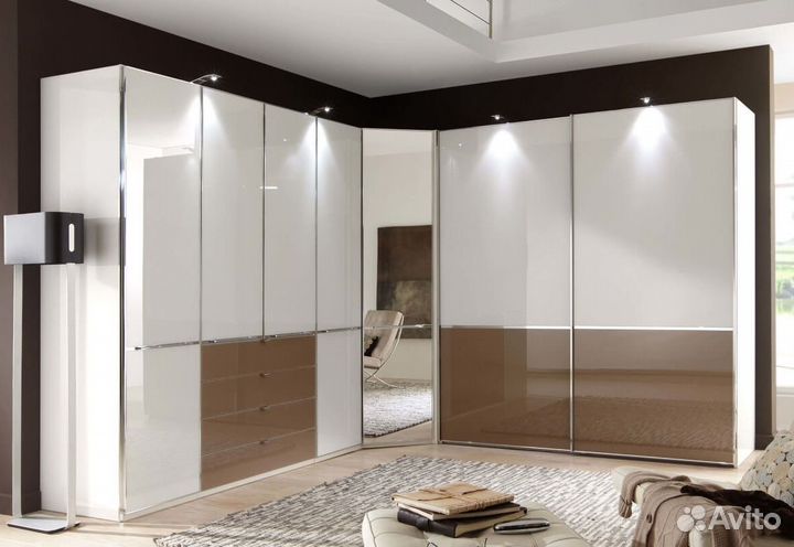 Угловой шкаф