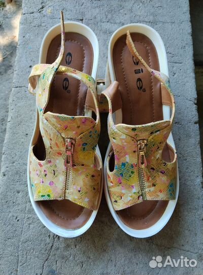 Босоножки 39р две пары