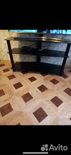 Стеклянная тумба под тв