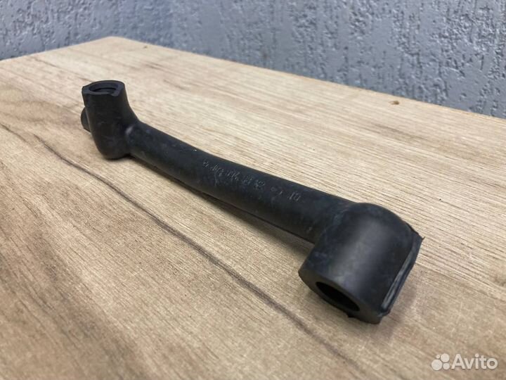 Новый патрубок вентиляции картера Mercedes M102