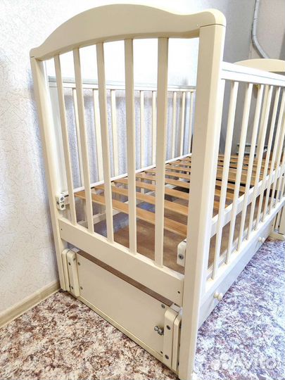 Детская кровать с маятником и ящиком