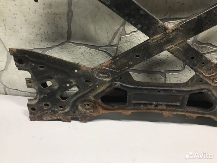 Распорка подрамника передняя Audi A8 D4 2012