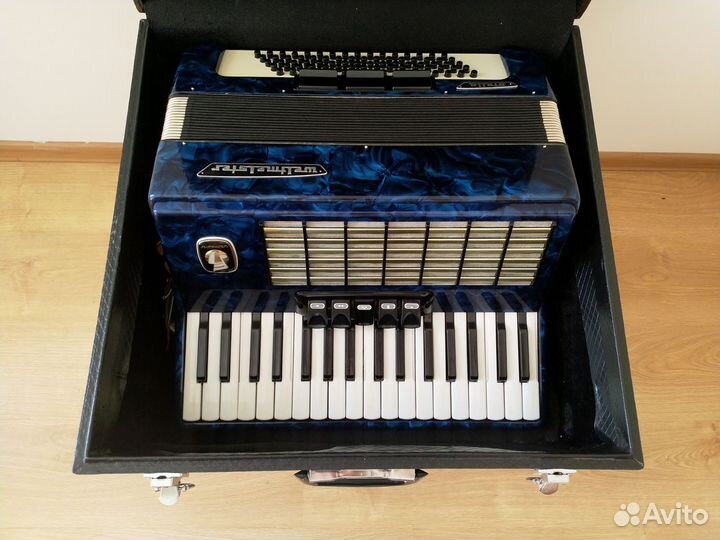 Аккордеон Weltmeister «Stella» с футляром