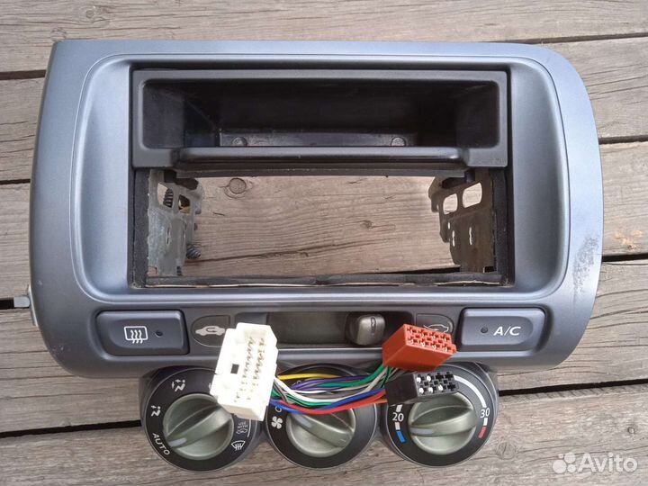 Рамка магнитолы Honda Fit GD