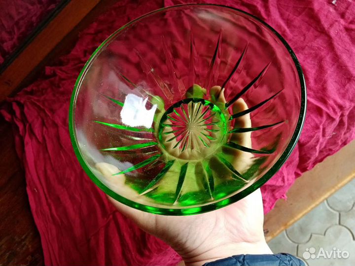 Салатник из зелёного стекла советский