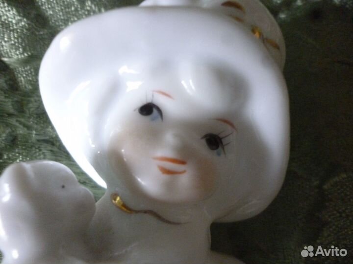 Фарфоровая статуэтка