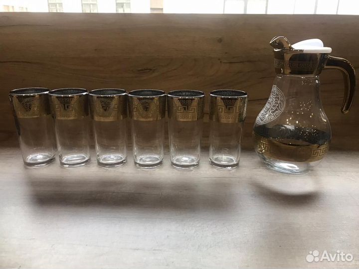 Набор стаканов с кувшином