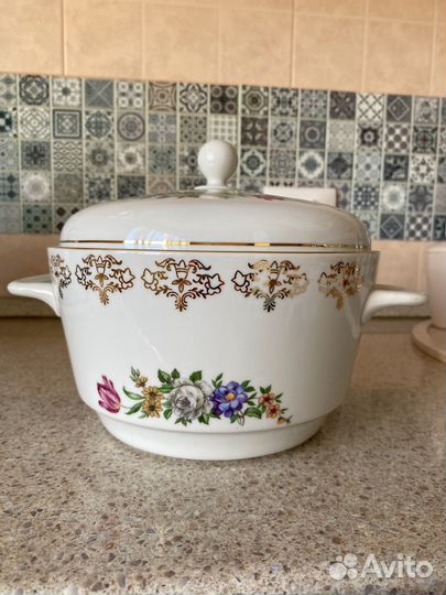 Фарфоровая супница