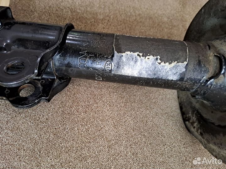 Амортизатор передний левый на Киа серато 3