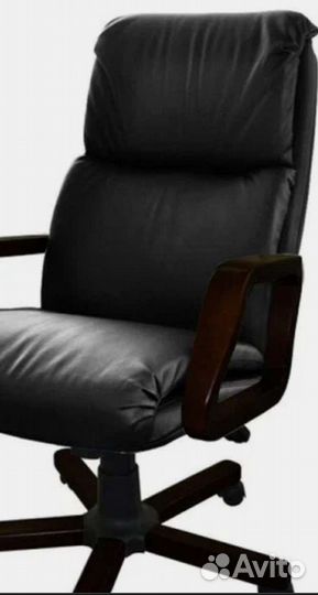 Офисное кресло