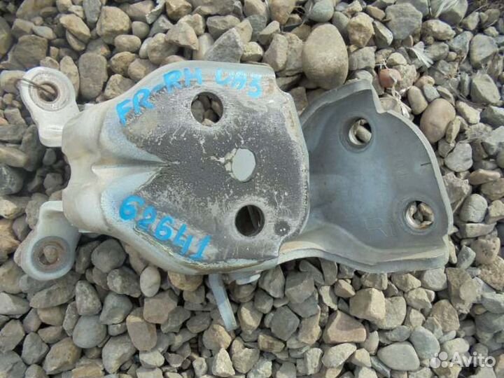 Петля двери передняя правая Honda Inspire UA3 C32A