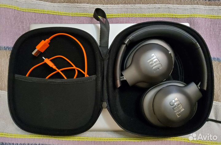 Беспроводные наушники JBL Everest 710