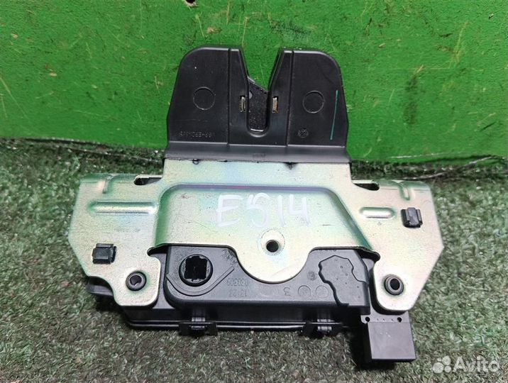 Замок крышки багажника Opel astra H 2009