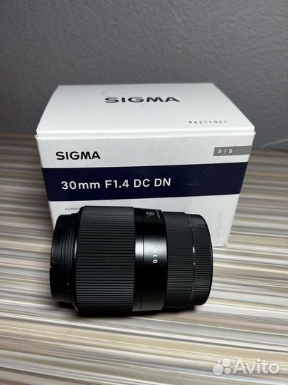 Объектив Sigma 30 mm 1.4 Sony E