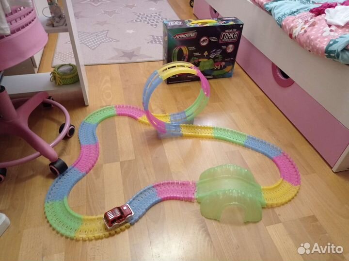 Гибкий трек с машинкой