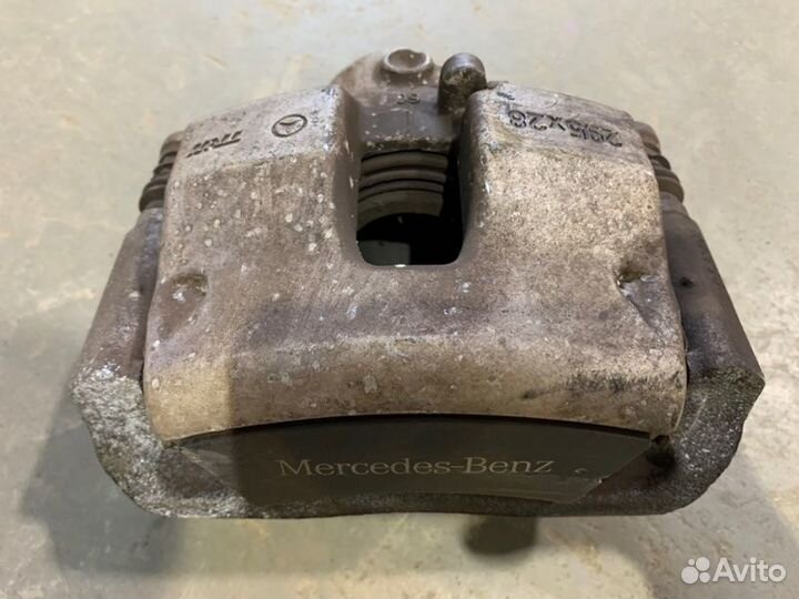 Суппорт передний левый Mercedes-Benz C-Class W204