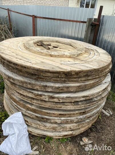 Катушка от кабеля деревянная