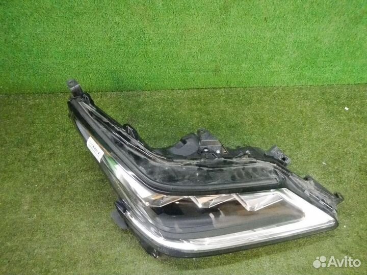 Фара правая Lexus LX570