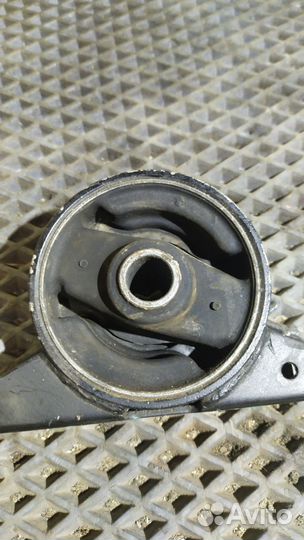 Подушка двигателя Mitsubishi Galant