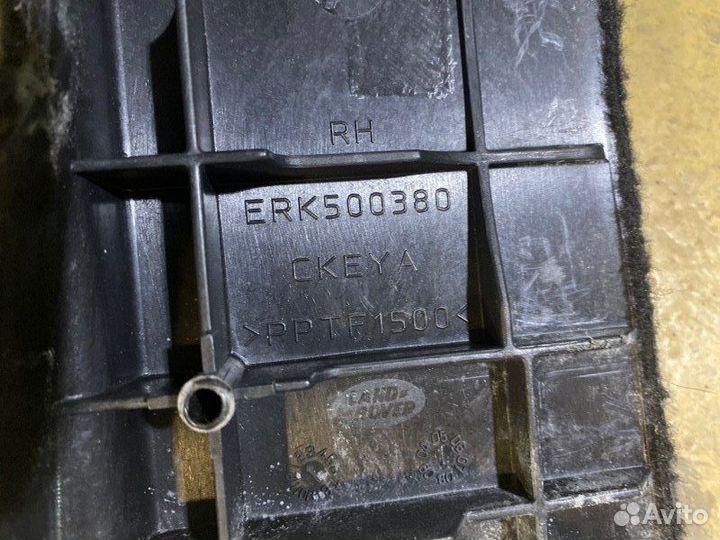 Обшивка багажника правая Land Rover Discovery 3